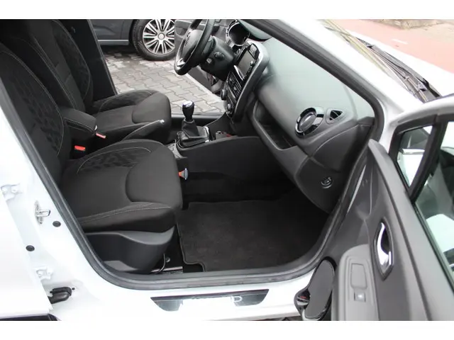 Renault Clio Estate 0.9 TCe Limited 2020 Benzine 21