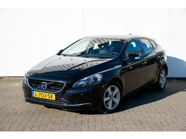 Volvo V40 T4 Momentum | Trekhaak | Xenon 2015 Benzine