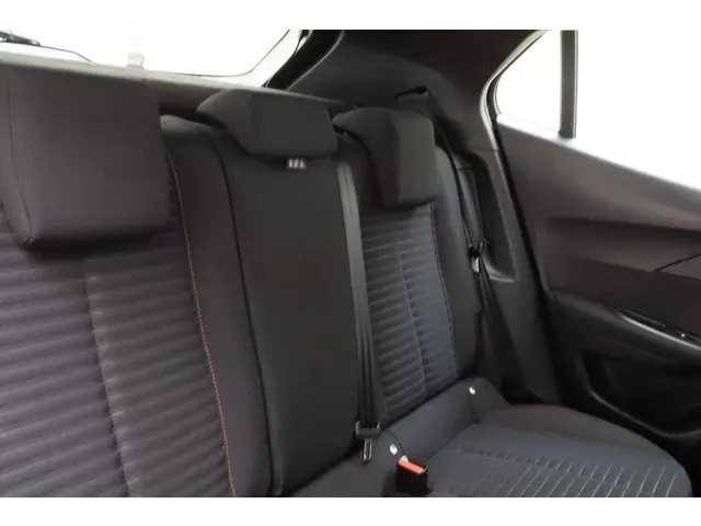 Peugeot e-2008 EV Active 50 kWh 2021 Elektrisch 15