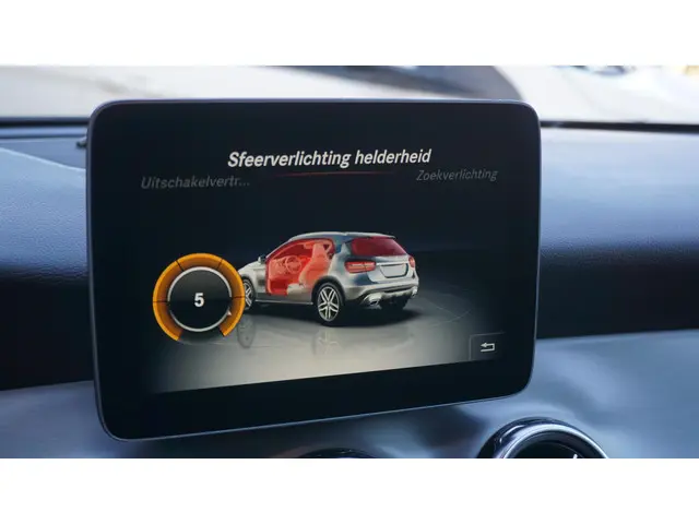 Mercedes-Benz GLA 180 122pk 2x AMG-Line 2019 Benzine 14