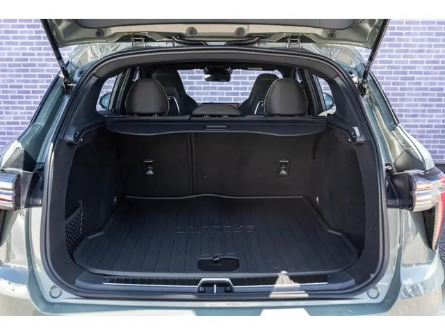 Lynk & Co 01 1.5 Core 2025 Hybride Benzine 20