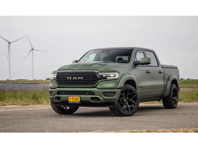 Dodge Ram 1500 5.7 V8 4x4 Crew Cab Limited 2024 Benzine 3