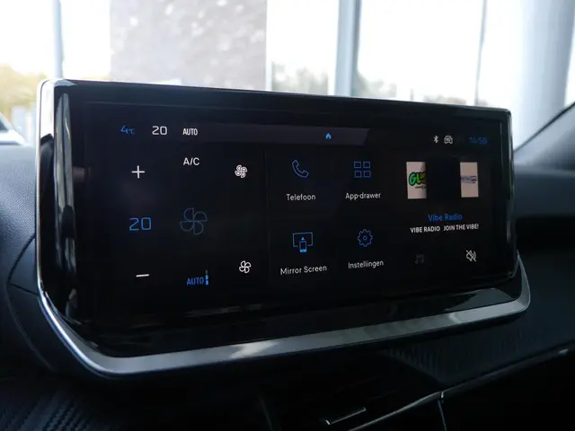 Peugeot 2008 1.2 Hybrid 145 Allure 2025 Hybride Benzine 24