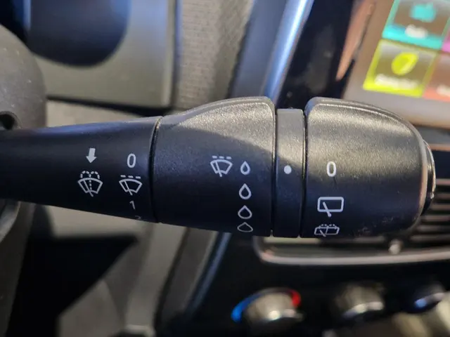 Renault Clio Estate 0.9 TCe Limited 2019 Benzine 16
