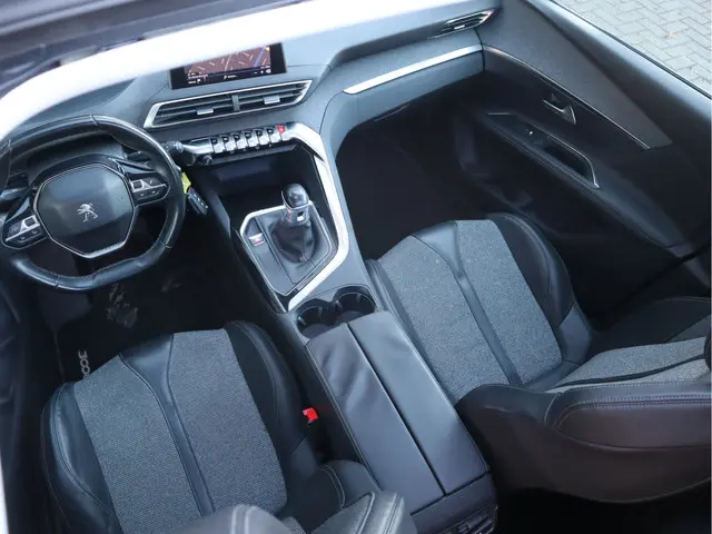 Peugeot 3008 1.2 PureTech Allure 2018 Benzine 33