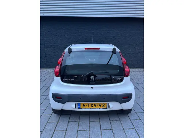Peugeot 107 1.0 Active 2014 Benzine 8