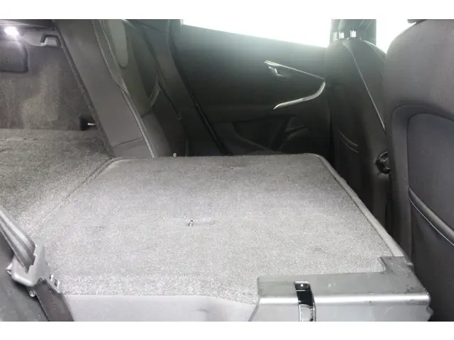 Volvo V40 2.0 T3 Nordic+ 2016 Benzine 12