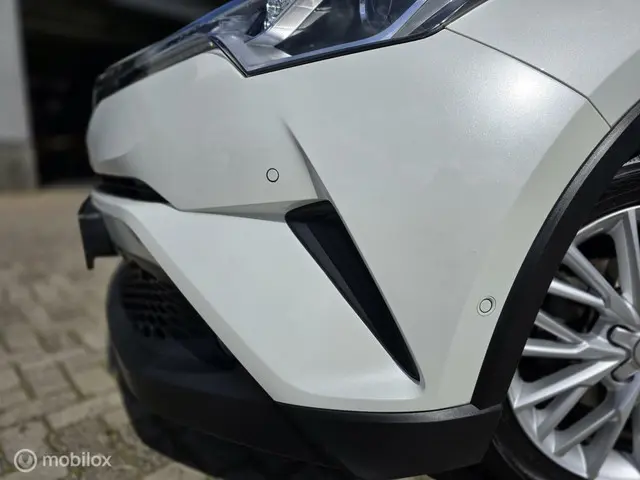 Toyota C-HR 1.2 Executive 2017 Benzine 12