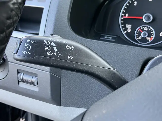 Volkswagen Transporter 2.0 TDI L2H1 DC 2015 Diesel 32