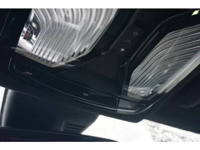 BMW 3 Serie Sedan 318i 2025 Benzine 24