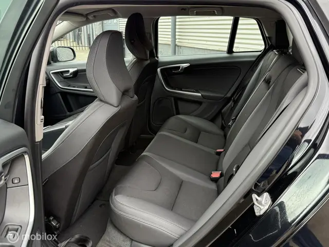 Volvo V60 1.6 T3 Momentum AUTOMAAT, TREKHAAK 2014 Benzine 22
