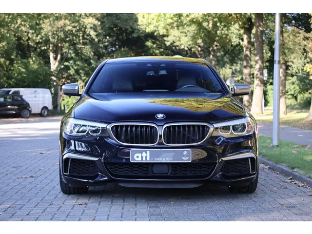 BMW 5 Serie M550i xDrive Executive 2018 Benzine 9