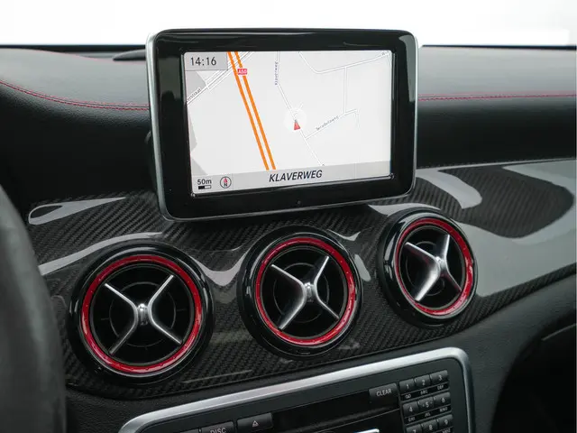 Mercedes-Benz GLA 45 AMG 4-Matic 2015 Benzine 14