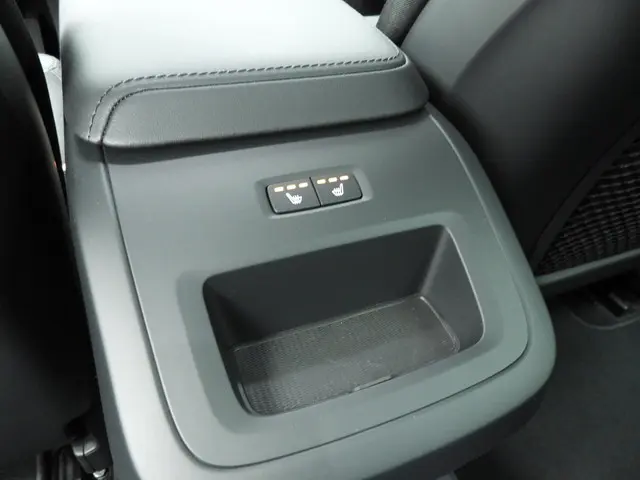 Volvo V60 2.0 B3 Essential Edition 2024 Benzine 18