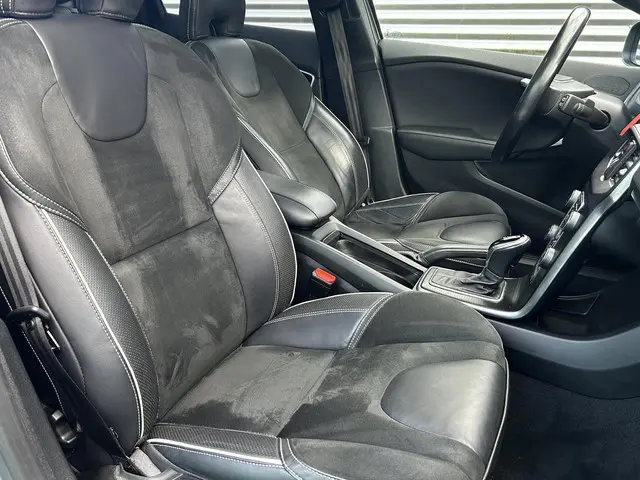 Volvo V40 1.5 T3 Polar+ Sport 2020 Benzine 26