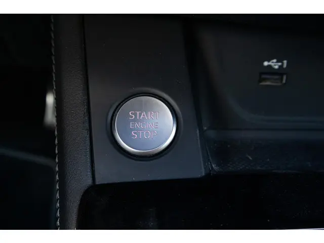 Audi A4 Avant 45 TFSI quattro edition one 2020 Benzine 39