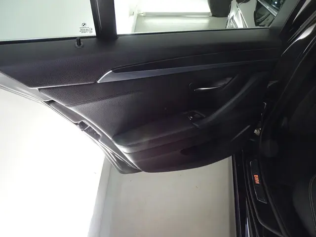 BMW 5 Serie Touring 520i Luxury Edition 2013 Benzine 28