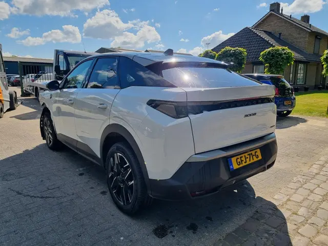 Peugeot 3008 1.2 Hybrid 136 GT 2024 Hybride Benzine 7