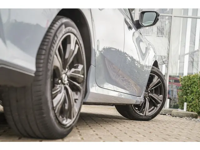 Honda Civic 1.0i VTEC EXECUTIVE 2020 Benzine 14