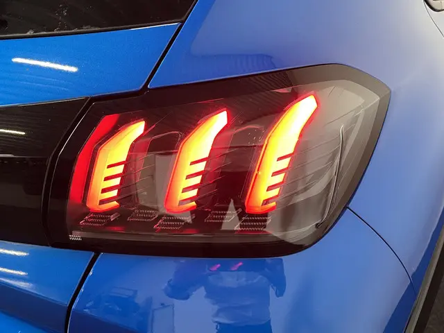 Peugeot 208 1.2 PureTech 100pk GT 2021 Benzine 14