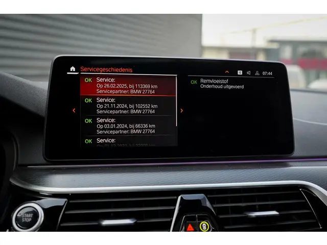 BMW 5 Serie 530e High Executive 2022 Hybride Benzine 44