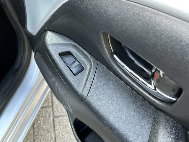 Peugeot 108 1.2 VTi Allure 2014 Benzine 17