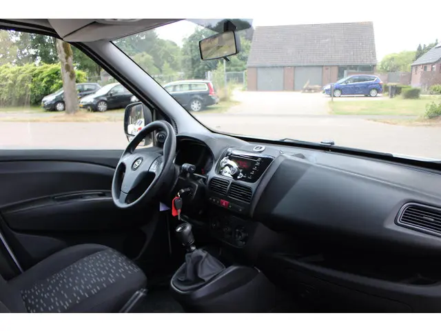 Opel Combo 1.4 L1H1 ecoFLEX 2015 Benzine 16