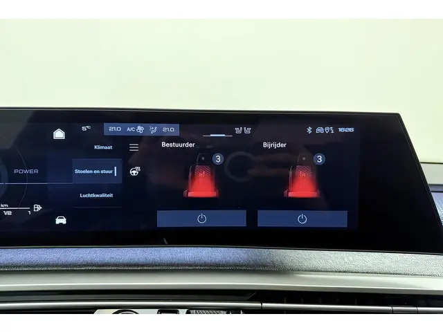 Peugeot 3008 1.2 Hybrid 136 GT 2025 Hybride Benzine 25