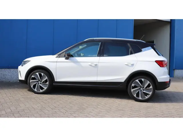 SEAT Arona 1.0 TSI FR Business Connect 2023 Benzine 22