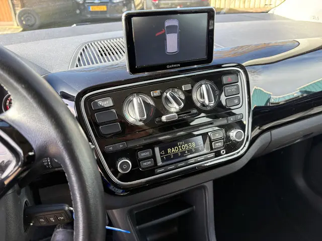 Volkswagen up! 1.0 high up! BlueMotion 2015 Benzine 6