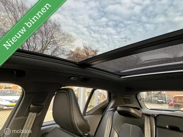 Volvo XC40 2.0 T4 R-Design 2018 Benzine 17