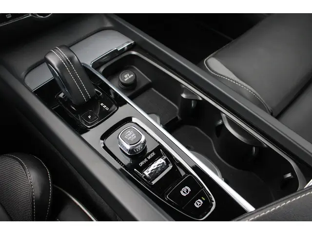 Volvo S60 2.0 B3 R-Design 2021 Benzine 33