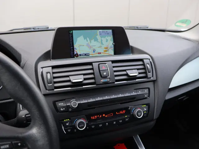 BMW 1 Serie 116i Business navi LM 4-deurs 2015 Benzine 12