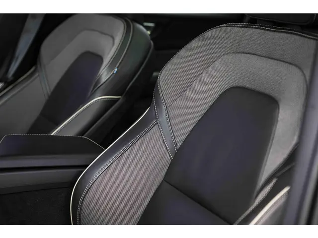 Volvo V60 2.0 B4 Plus Dark 2023 Benzine 30