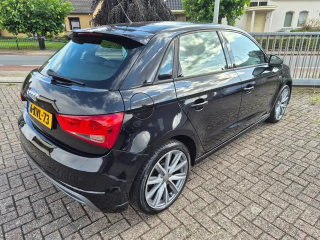 Audi A1 Sportback 1.2 TFSI Admired S-line 2013 Benzine 5