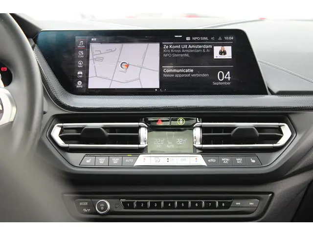 BMW 1 Serie 120i High Executive Edition 2021 Benzine 43