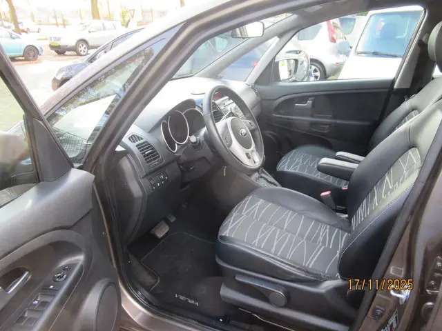 Kia Venga 1.6 CVVT Super Pack 2013 Benzine 2