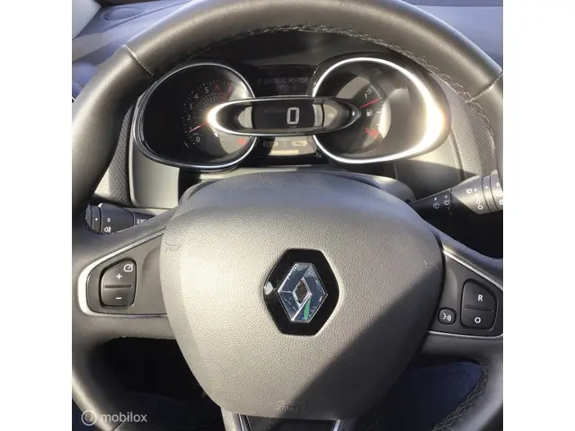 Renault Clio Estate 0.9 TCe Limited 2019 Benzine 17