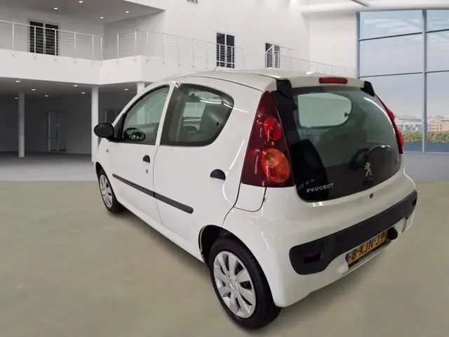 Peugeot 107 1.0 Access Accent 2013 Benzine 4