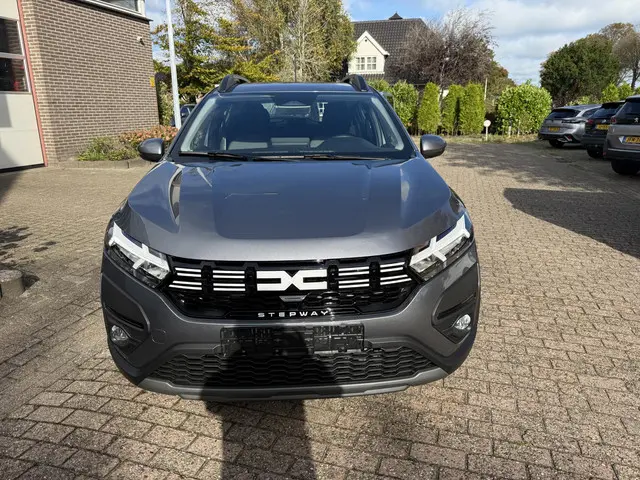 Dacia Sandero Stepway 1.0 TCe 90 Expression 2025 Benzine 9