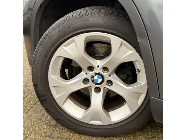 BMW X1 sDrive20i Executive 2015 Benzine 8