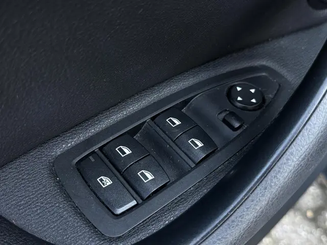 BMW X1 xDrive25e High Executive 2021 Hybride Benzine 29