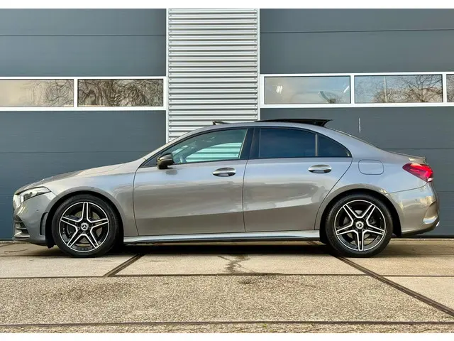 Mercedes-Benz A-Klasse 220 Premium 2021 Benzine 2