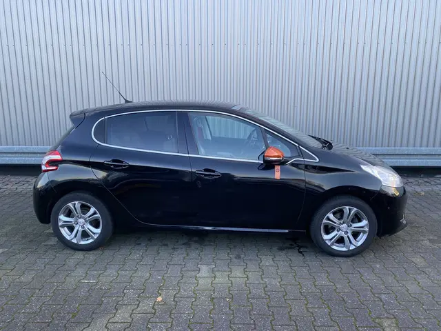 Peugeot 208 1.2 e-VTi Roland Garros 2014 Benzine 10