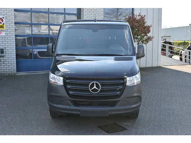 Mercedes-Benz Sprinter 2