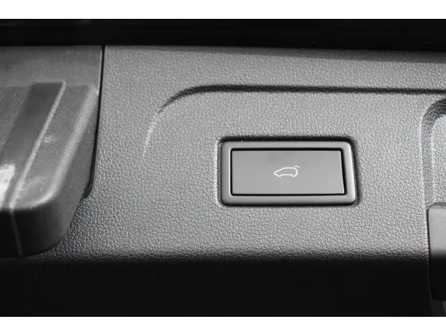 Volkswagen Touran 1.5 TSI DSG Highline 7p 2021 Benzine 26