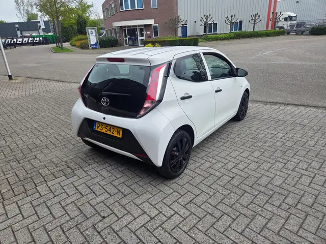 Toyota Aygo 1.0 VVT-i x-fun 5 deurs airco 2018 Benzine 6