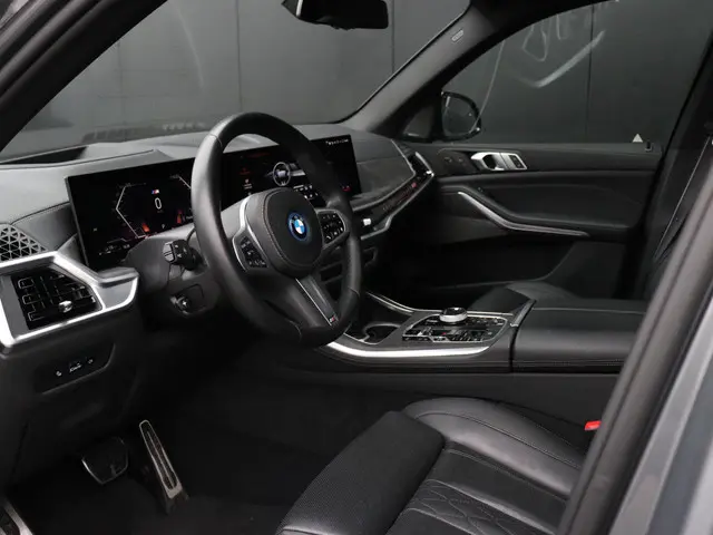 BMW X5 xDrive50e Launch Edition 2024 Hybride Benzine 14