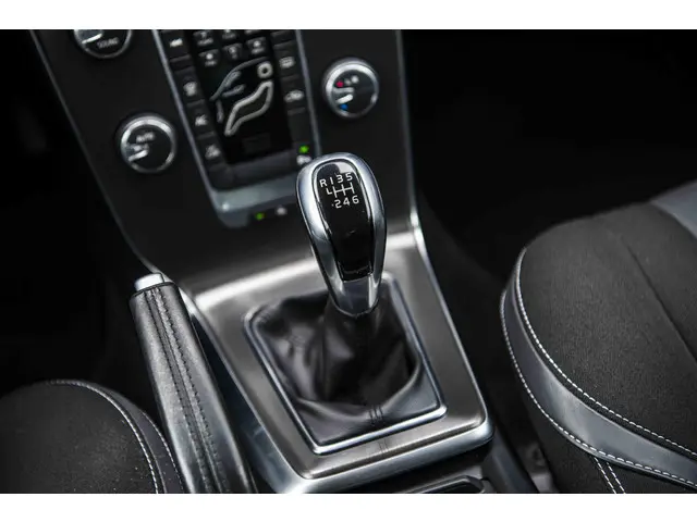 Volvo V40 1.6 T2 Momentum 2014 Benzine 21