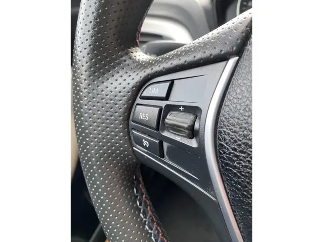BMW 1 Serie 120i Centennial High Executive 2016 Benzine 18